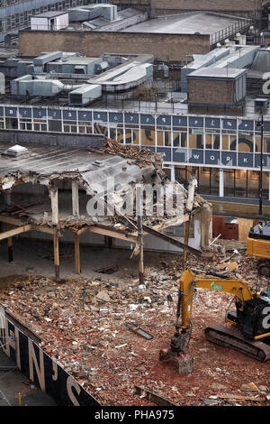 88 - 100 Quay Street elegante edificio di riferimento dell'art-deco e ex garage viene demolita per far posto alla St Johns sviluppo Foto Stock