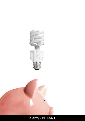 Salvadanaio con energia-luce efficace-lampadina sopra (smart energy) Foto Stock