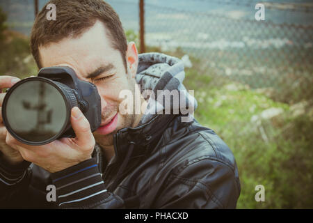 Fotografo al di fuori di ripresa con una fotocamera digitale Foto Stock