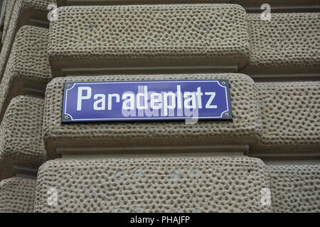 Vista ravvicinata dei più costosi di piazza in Svizzera chiamato Paradeplatz, centro per il settore bancario svizzero Foto Stock