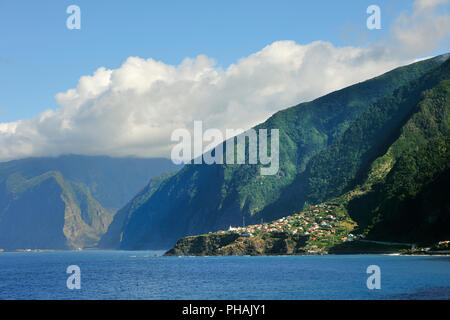 Costa Nord e Seixal village. Madeira, Portogallo Foto Stock