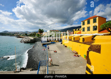 São Tiago fortezza (XVII secolo) presso la vecchia città di Funchal. Madeira, Portogallo Foto Stock