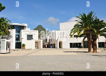 Architettura moderna (Municipio) di Vila Baleira. Porto Santo isola di Madeira. Portogallo Foto Stock