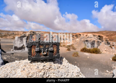 Oggetto nel deserto secco Foto Stock