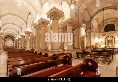 La Cripta dei 400 colonne, sotto la cattedrale di Almudena. Madrid, Spagna Foto Stock