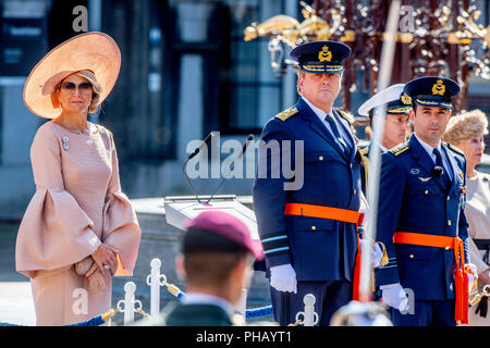 L'Aia, Paesi Bassi. 31 Agosto, 2018. Willem-Alexander re e regina Maxima dei Paesi Bassi partecipa alla cerimonia militare del Willemsorde, la più alta decorazione militare ai principali Roy de Ruiter il 31 agosto 2018 all'Aia, Paesi Bassi. Credito: Patrick van Katwijk |/dpa/Alamy Live News Foto Stock