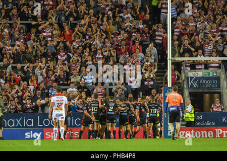 St Helens, Regno Unito. Il 31 agosto 2018. Totalmente Wicked Stadium, St Helens, Inghilterra; Betfred Super League Super 8's , St Helens v Wigan Warriors ; Wigan festeggiare davanti ai propri tifosi Credito: News immagini /Alamy Live News Foto Stock