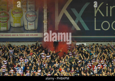 St Helens, Regno Unito. Il 31 agosto 2018. Totalmente Wicked Stadium, St Helens, Inghilterra; Betfred Super League Super 8's , St Helens v Wigan Warriors ; Wigan tifosi festeggiare Credito: News immagini /Alamy Live News Foto Stock