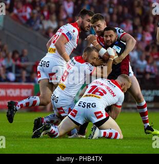 St Helens, Regno Unito. Il 31 agosto 2018. Il Wigan Warriors's Romain Navarrete viene affrontato totalmente Wicked Stadium , Merseyside, Inghilterra; superata Super League Rugby, Super 8s - 3, St Helens v Wigan Warriors; Credito: News immagini /Alamy Live News Foto Stock