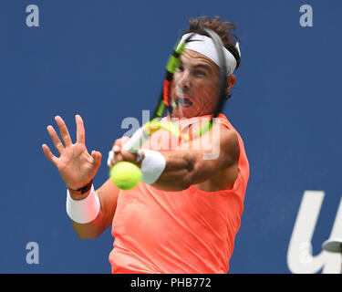 Flushing NY, STATI UNITI D'AMERICA. 31 Agosto, 2018. ***Nessuna NY QUOTIDIANI*** Rafael Nadal Vs Karen Kahachanov sulla Arthur Ashe Stadium dell'USTA Billie Jean King National Tennis Center il 31 agosto 2018 nel lavaggio delle regine. Credito: Mpi04/media/punzone Alamy Live News Foto Stock