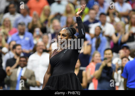 Flushing NY, STATI UNITI D'AMERICA. 31 Agosto, 2018. ***Nessuna NY QUOTIDIANI*** Serena Williams Vs Venus Williams sull'Arthur Ashe Stadium dell'USTA Billie Jean King National Tennis Center durante il 2018 US Open su 31 Agosto 2018 nel lavaggio delle regine. Credito: Mpi04/media/punzone Alamy Live News Foto Stock