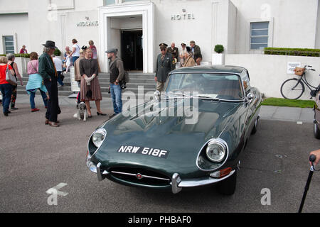 Morecambe, Lancashire 1 settembre 2018 i due giorni di annata per il Festival del mare visto la gente in costume d'epoca ritorno a Morecambe per rivivere un bygone area sul festival centrata intorno al twons Midland Hotel e la stazione di credito: fotografare Nord/Alamy Live News Foto Stock