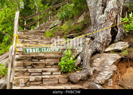 Chiuso un sentiero escursionistico in Chimney Rock State Park, North Carolina Foto Stock