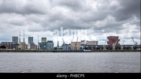 Skyline della parte settentrionale di Anversa, domenica 23 luglio 2017, Anversa, Belgio. Foto Stock