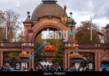 Jack-o-lantern Halloween nel parco divertimenti Giardini di Tivoli e piacere giardino, Copenhagen, Danimarca Foto Stock