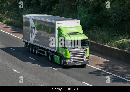 Asda Consegna del cibo Scania veicolo; M6 il trasporto pesante, Lancasteere, REGNO UNITO Foto Stock