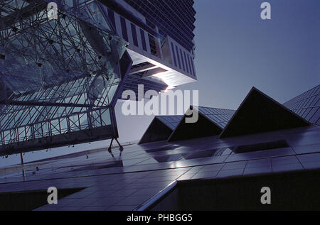 Guardando verso l'alto un moderno isolato a torre: 821 Pacific Highway, Chatswood, Sydney Foto Stock