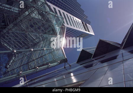 Guardando verso l'alto un moderno isolato a torre: 821 Pacific Highway, Chatswood, Sydney Foto Stock