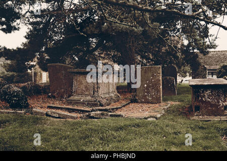 San Etheldreda la Chiesa Horley, Oxfordshire, scuro in stile Helloween in Inghilterra, Regno Unito Foto Stock