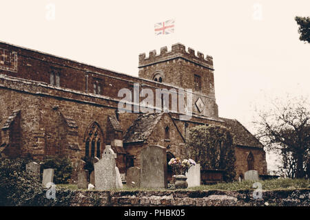 San Etheldreda la Chiesa Horley, Oxfordshire, scuro in stile Helloween in Inghilterra, Regno Unito Foto Stock