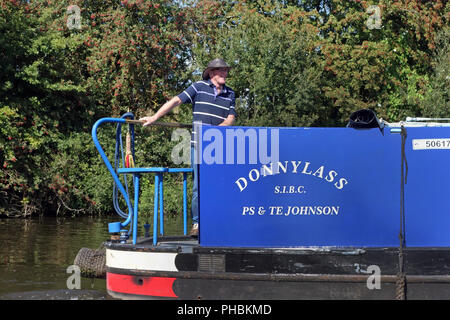 Narrowboat o restringere in barca a vela nel Strawberry Island Club in barca a Doncaster Foto Stock