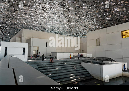 Immagini del cortile interno del Louvre Abu Dhabi U.A.E. Foto Stock