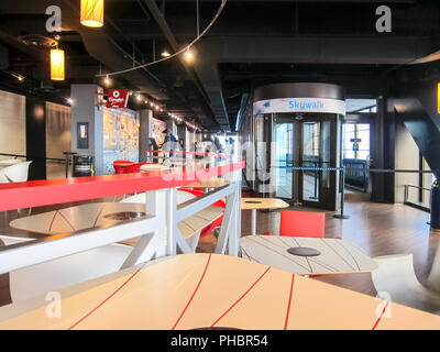 Chicago, Stati Uniti d'America - 21 Giugno 2017: John Hancock Center Chicago è la città di grattacieli. Strade di Chicago, edifici e attrazioni turistiche della città di Chicag Foto Stock