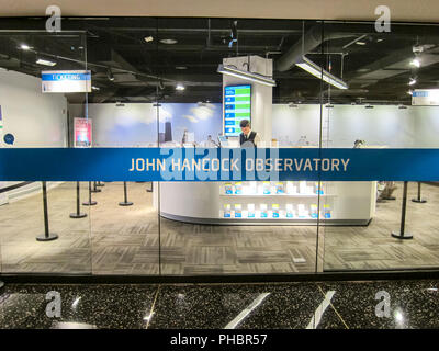 Chicago, Stati Uniti d'America - 21 Giugno 2017: John Hancock Center Chicago è la città di grattacieli. Strade di Chicago, edifici e attrazioni turistiche della città di Chicag Foto Stock