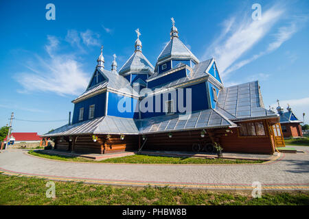 Blu chiesa in legno, vicino Buchach, Ucraina, Europa Foto Stock