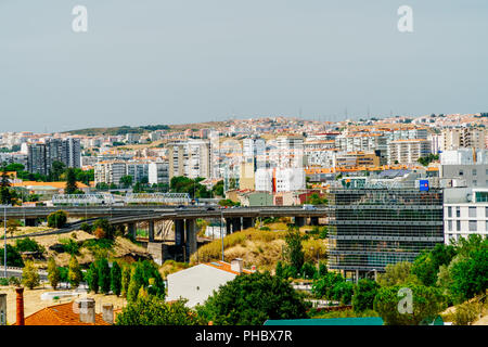 Lisbona, Portogallo - Agosto 20, 2017: Veduta aerea della città di Lisbona Home tetti in Portogallo Foto Stock
