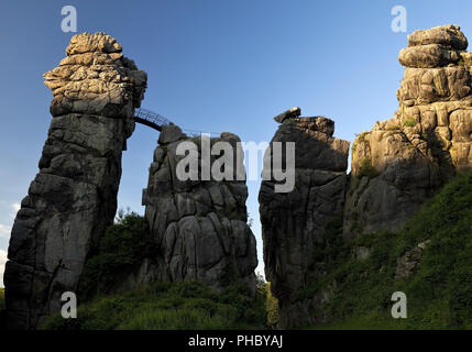 Externsteine, formazione di arenaria, Horn-Bad Meinberg, Renania settentrionale-Vestfalia, Germania, Europa Foto Stock