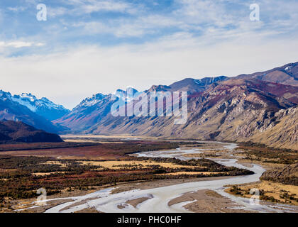 Las Vueltas River, vista in elevazione, parco nazionale Los Glaciares, Sito Patrimonio Mondiale dell'UNESCO, Santa Cruz Provincia, Patagonia, Argentina, Sud America Foto Stock