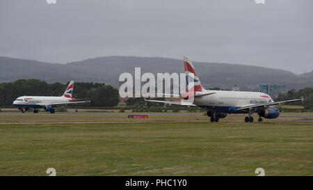 British Airways il servizio navetta per l'Aeroporto di Londra Heathrow visto uscire dall'Aeroporto Internazionale di Glasgow, Renfrewshire, Scozia - 14 giugno 2018 Foto Stock