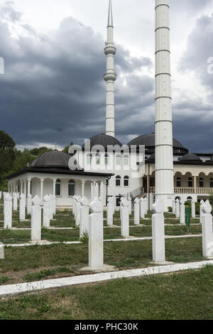 Il cimitero di onorario per i musulmani uccisi durante la guerra in Bosnia Foto Stock