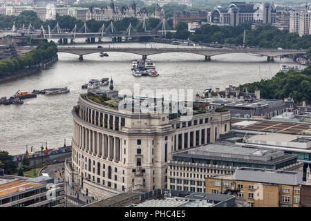 La Unilever house (1933), Unilever Sede centrale globale capo ufficio, Victoria Embankment, Cityscape dalla galleria della Cattedrale di St Paul, Londra, Engla Foto Stock