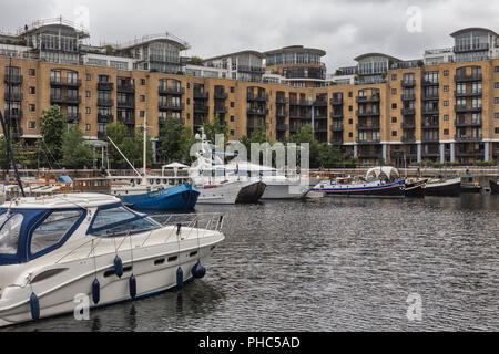 St Katharine Docks, London, England, Regno Unito Foto Stock