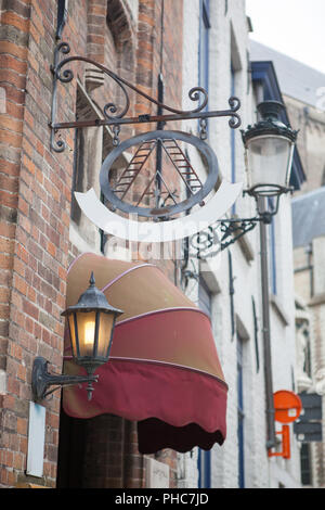 Cartello Hotel in Bruges street Foto Stock