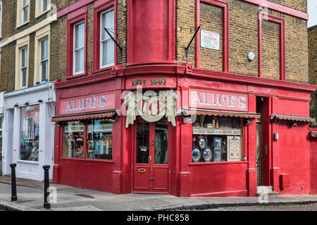 Alice il negozio di antiquariato, Portobello Road, London, England, Regno Unito Foto Stock