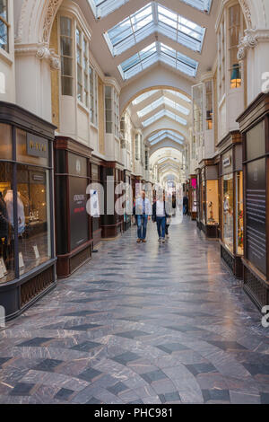 Burlington Arcade, Piccadilly, Mayfair, London, England, Regno Unito Foto Stock