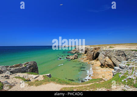 Costa rocciosa all'Oceano Atlantico, Bretagna Francia Foto Stock