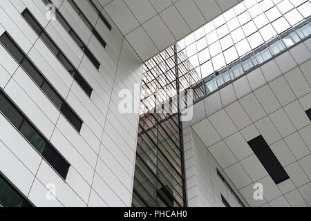 Architettura moderna presso il porto di Colonia Foto Stock