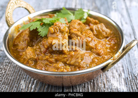Traditinal indiano curry di agnello come close-up in Korai Foto Stock