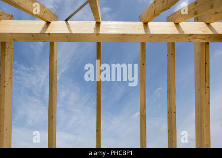 Quadro di nuova costruzione sul tetto di casa residenziale in costruzione Foto Stock