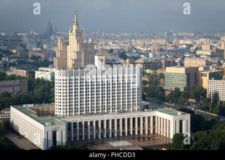 Vista dal tetto del albergo Ukraina. Mosca. Casa Bianca. Foto Stock