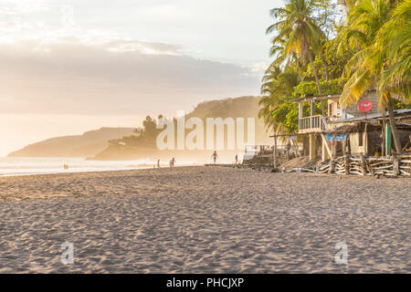 Una tipica vista in El Zonte in El Salvador Foto Stock