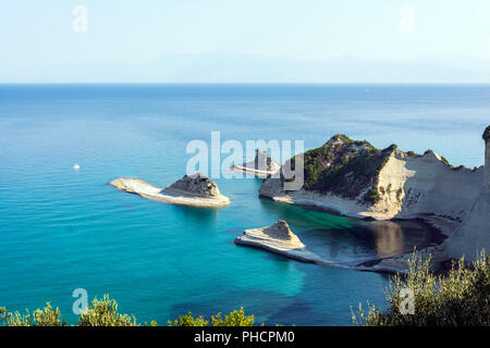 Cape Drastis nell'isola di Corfu in Grecia. È il punto più settentrionale dell'isola di Corfù. Foto Stock