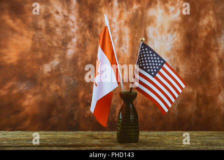 Manutenzione di strumenti di costruzione con copia spazio per la Giornata del Lavoro americano e bandiera canadese Foto Stock