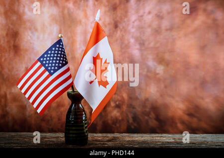 Lavoratore di lavoro di giorno è una vacanza federale degli Stati Uniti d'America e Canada la riparazione di attrezzature e di molti strumenti utili. American e bandiera canadese Foto Stock