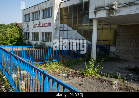 Fabbrica distrutta dalla guerra in Bosnia, Bosnia Foto Stock