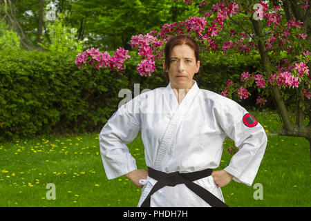 Donna forte in gi Foto Stock